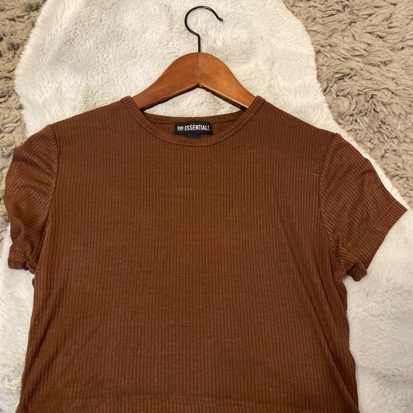 2 shirt bundle. One crop top in brown and one black tank essential. 💕🦋 - Picture 4 of 6